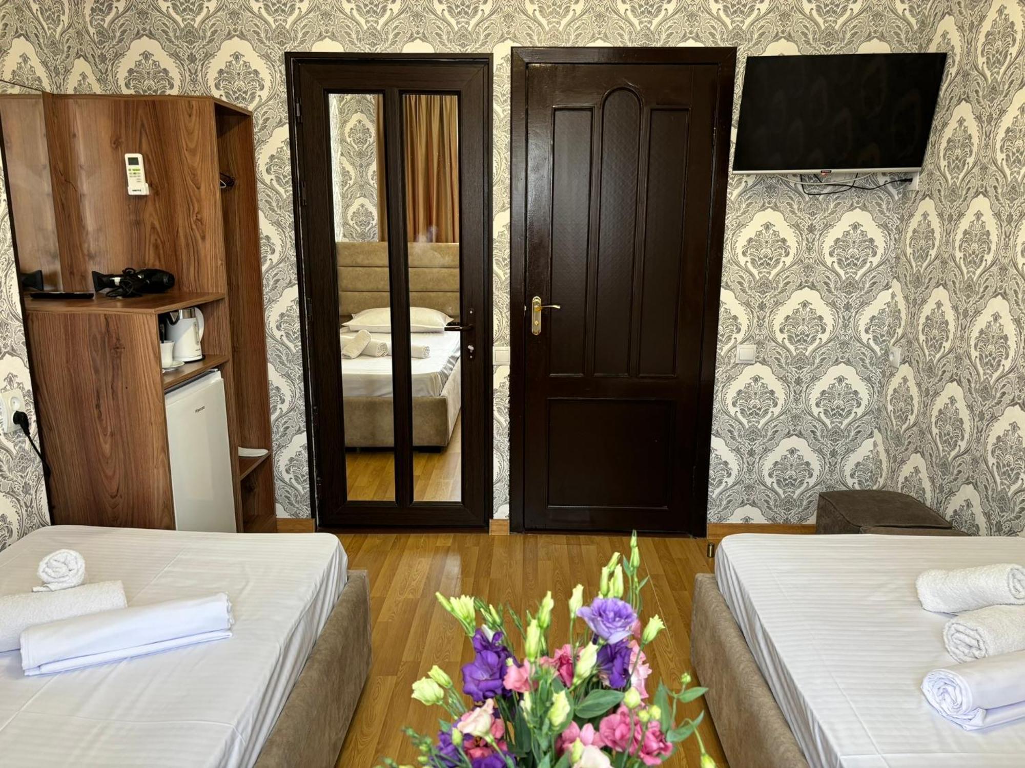 Styopa Hotel เยเรวาน ภายนอก รูปภาพ