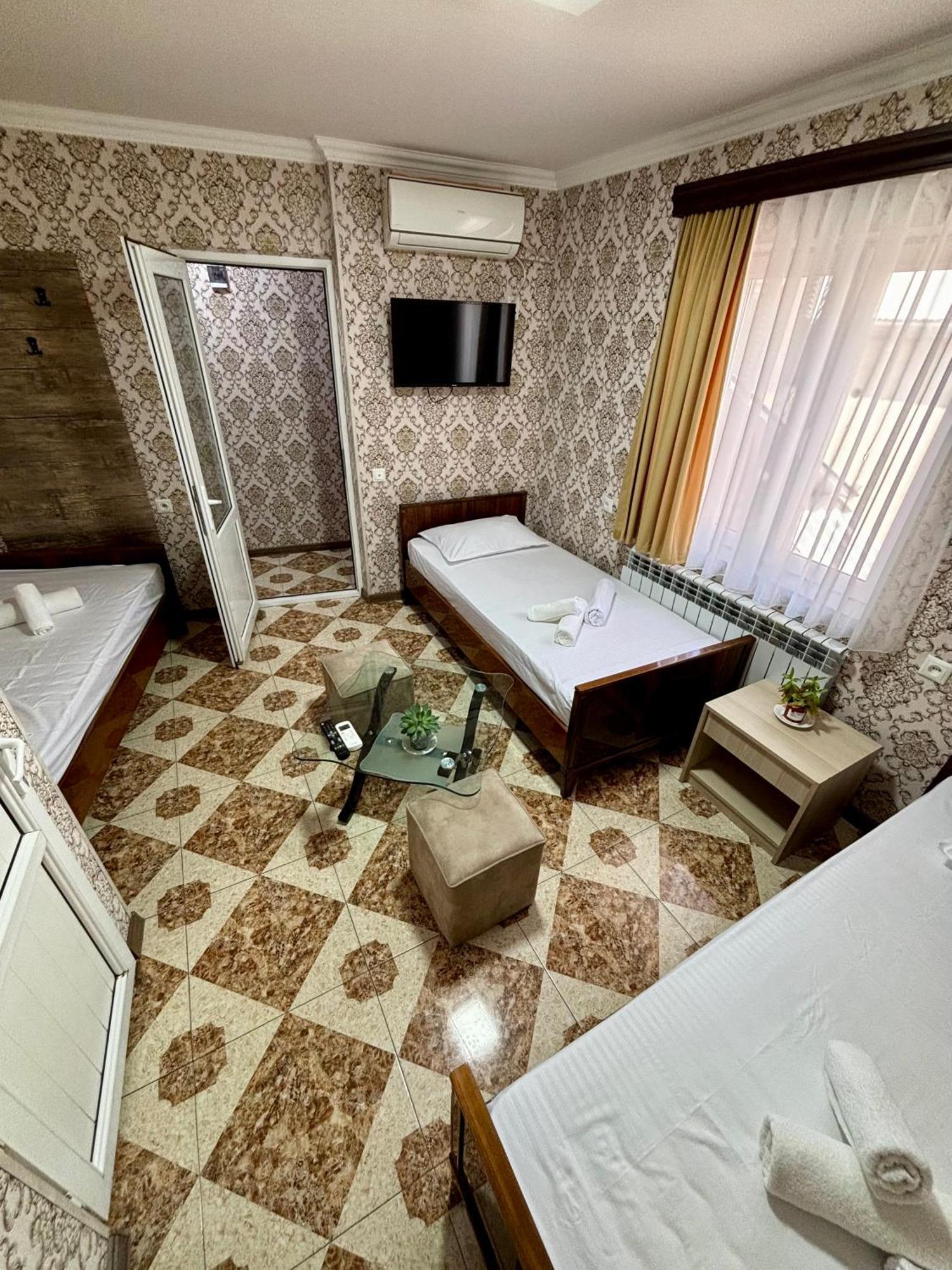 Styopa Hotel เยเรวาน ภายนอก รูปภาพ